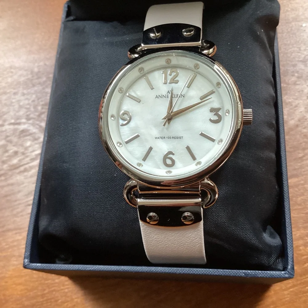 Anne Klein silver fast